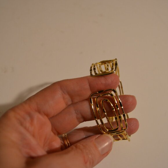 Bracelet Golden tone Coil Wire Rectangular Cells Connected with Opening Textured - Picture 6 of 8